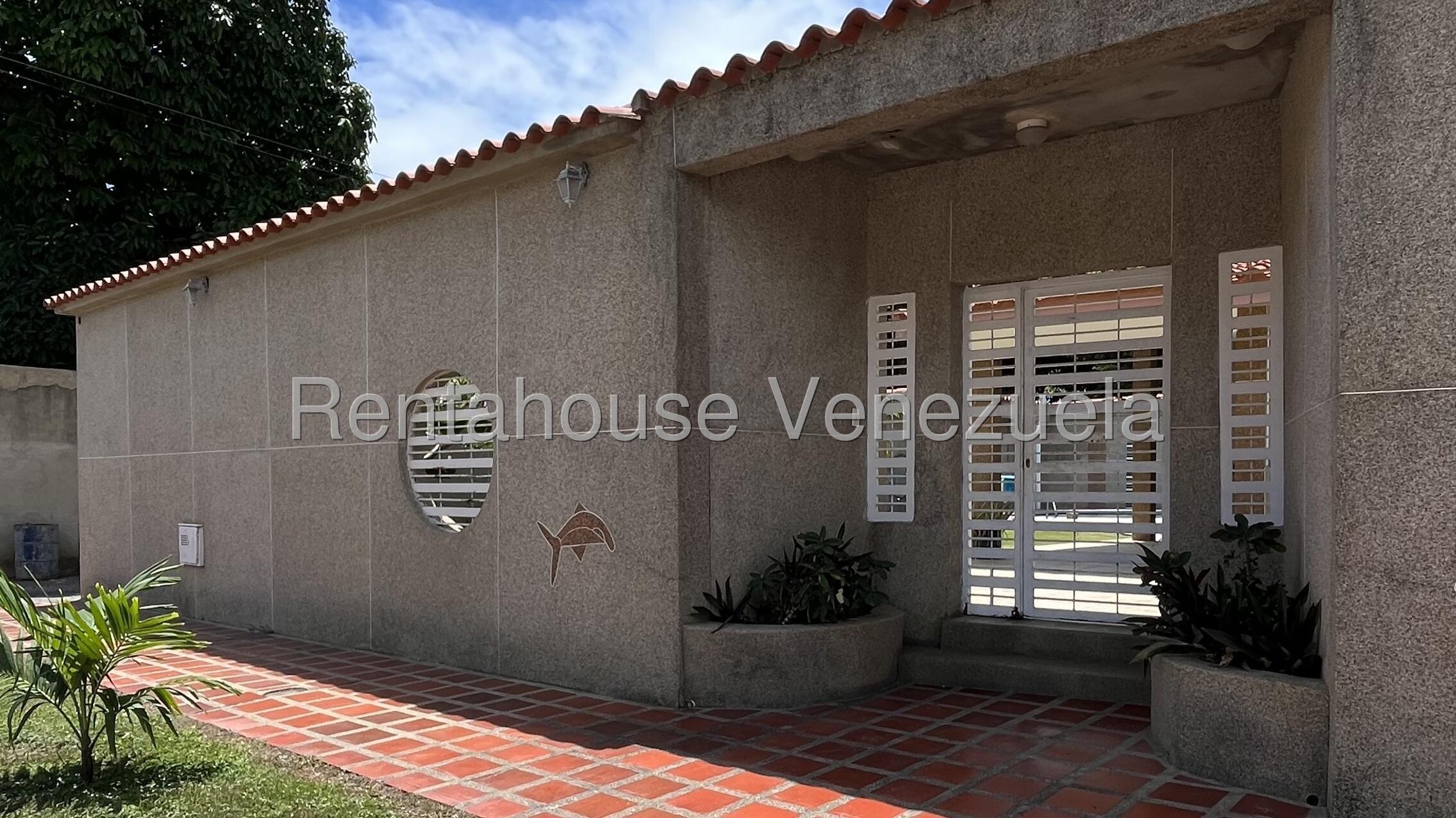 Casa de una planta con piscina en Ciudad Balneario Higuerote
