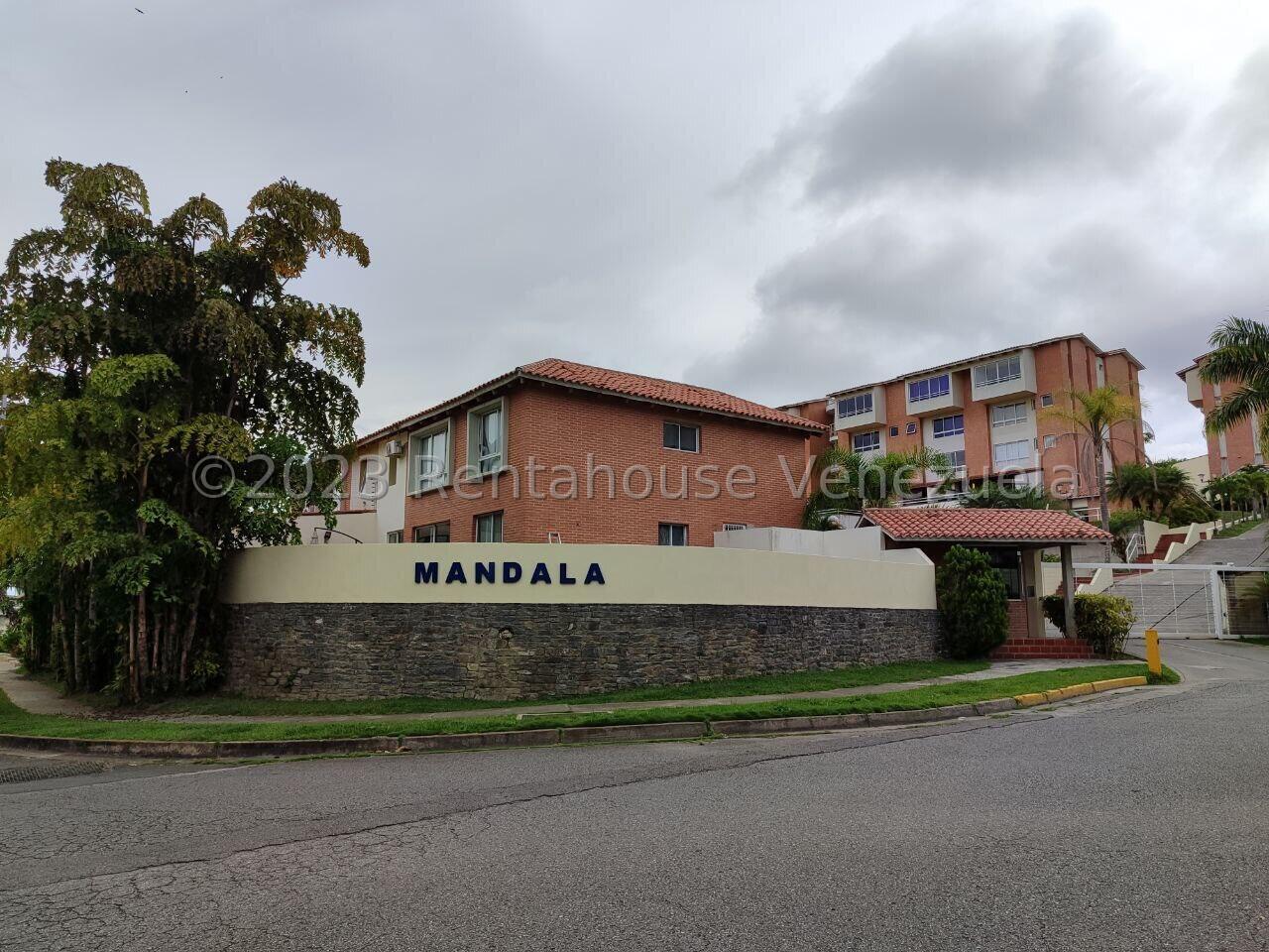 Duplex con terraza y jardín en Loma Linda, Caracas