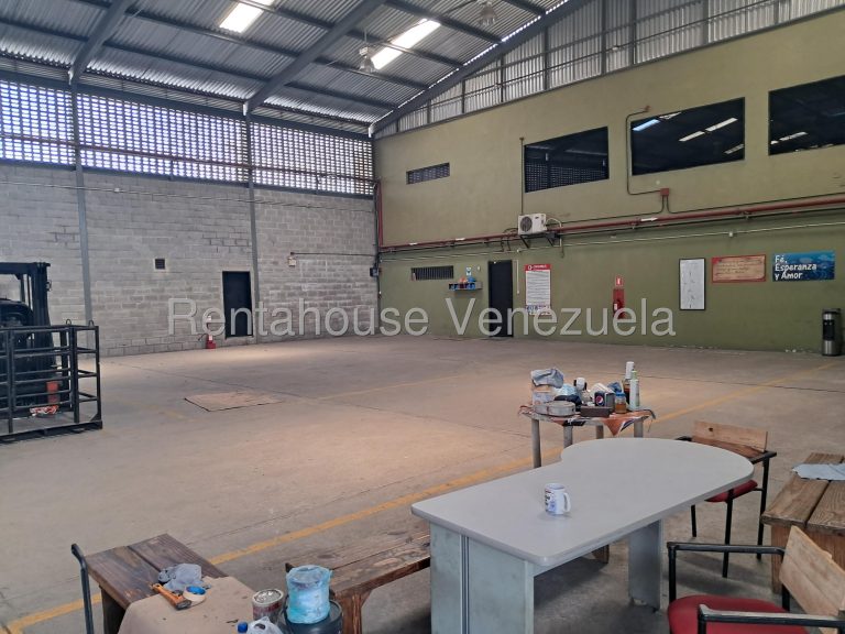Galpón industrial 3400 m² con oficinas en Valle Arriba