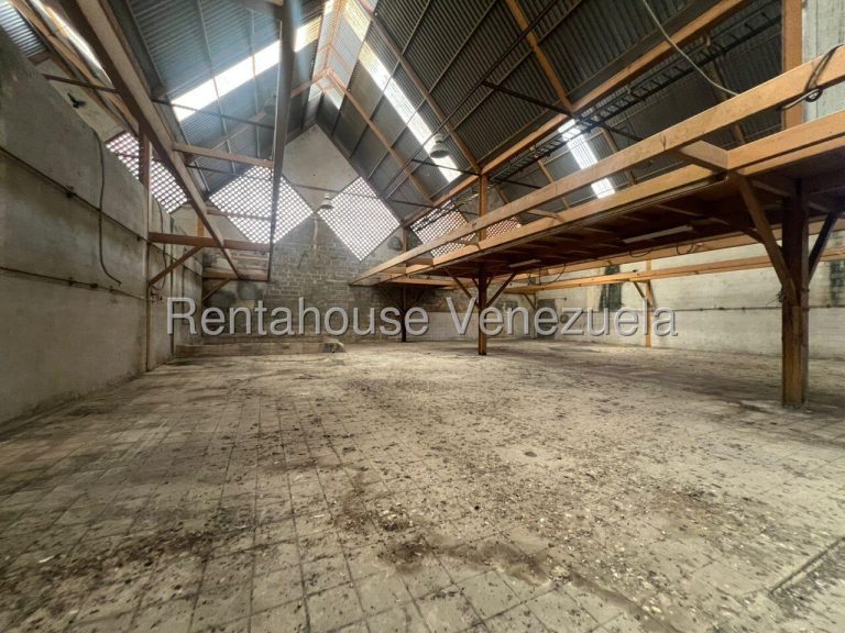 Depósito 833 m² con techo dos aguas en Hacienda Caucaguita