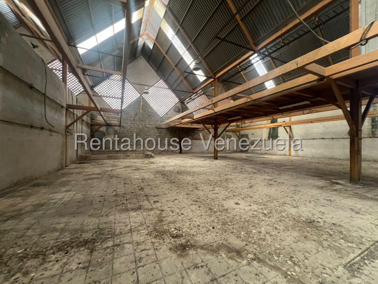 Depósito 833 m² con techo dos aguas en Hacienda Caucaguita
