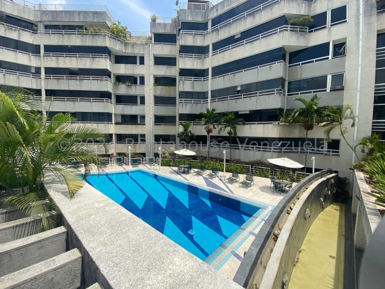 Apartamento con terraza y jardín en Sebucan