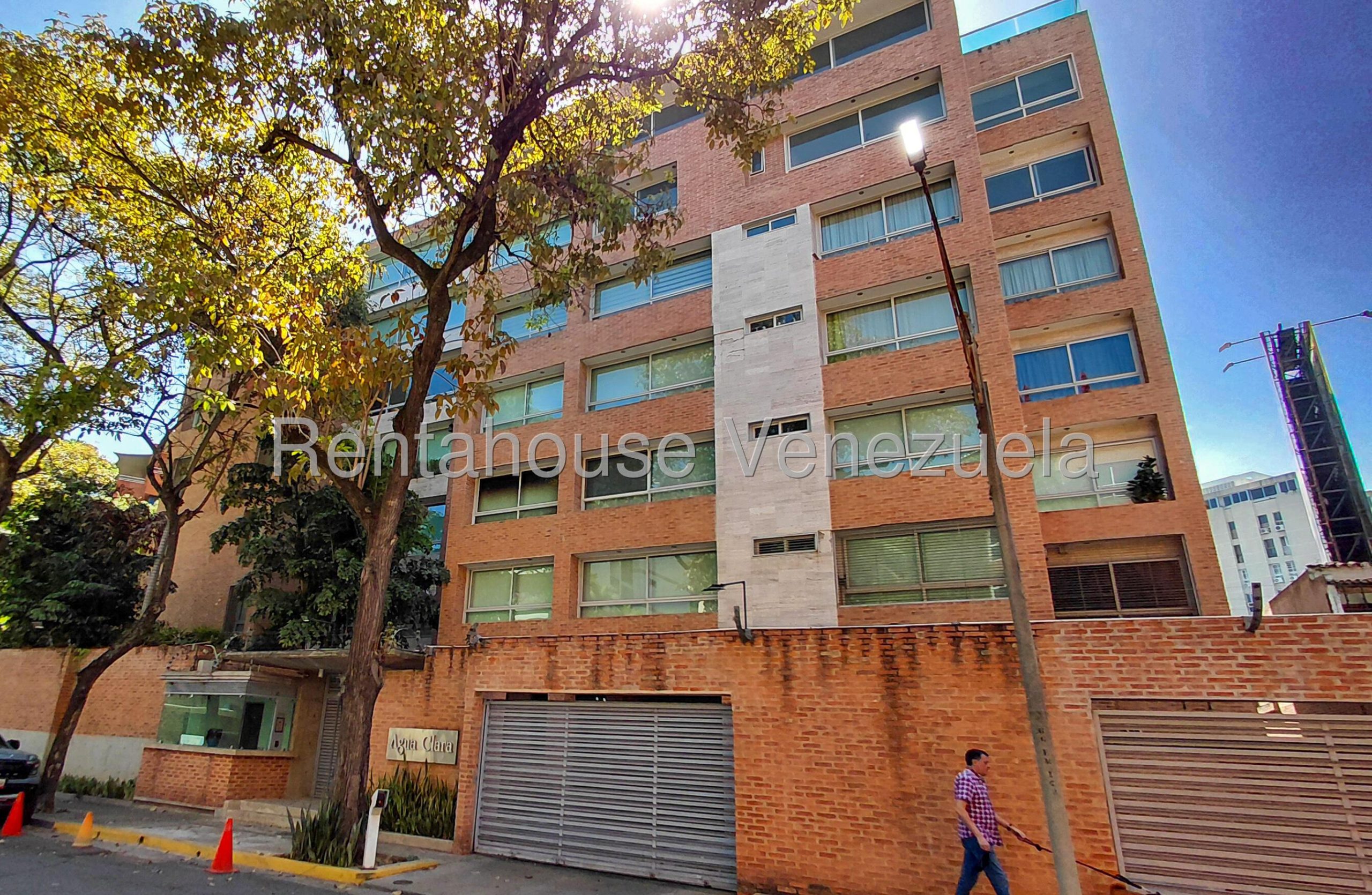 Apartamento de 2 hab con estacionamiento techado en Los Naranjos