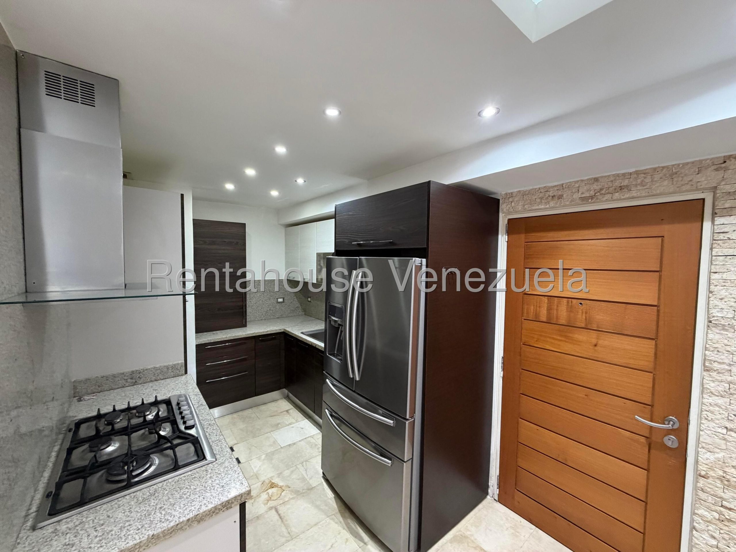 Apartamento contemporáneo con agua garantizada en Santa Mónica