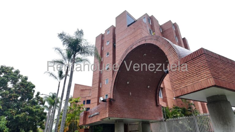 Apartamento duplex con azotea privada en La Lagunita Country Club