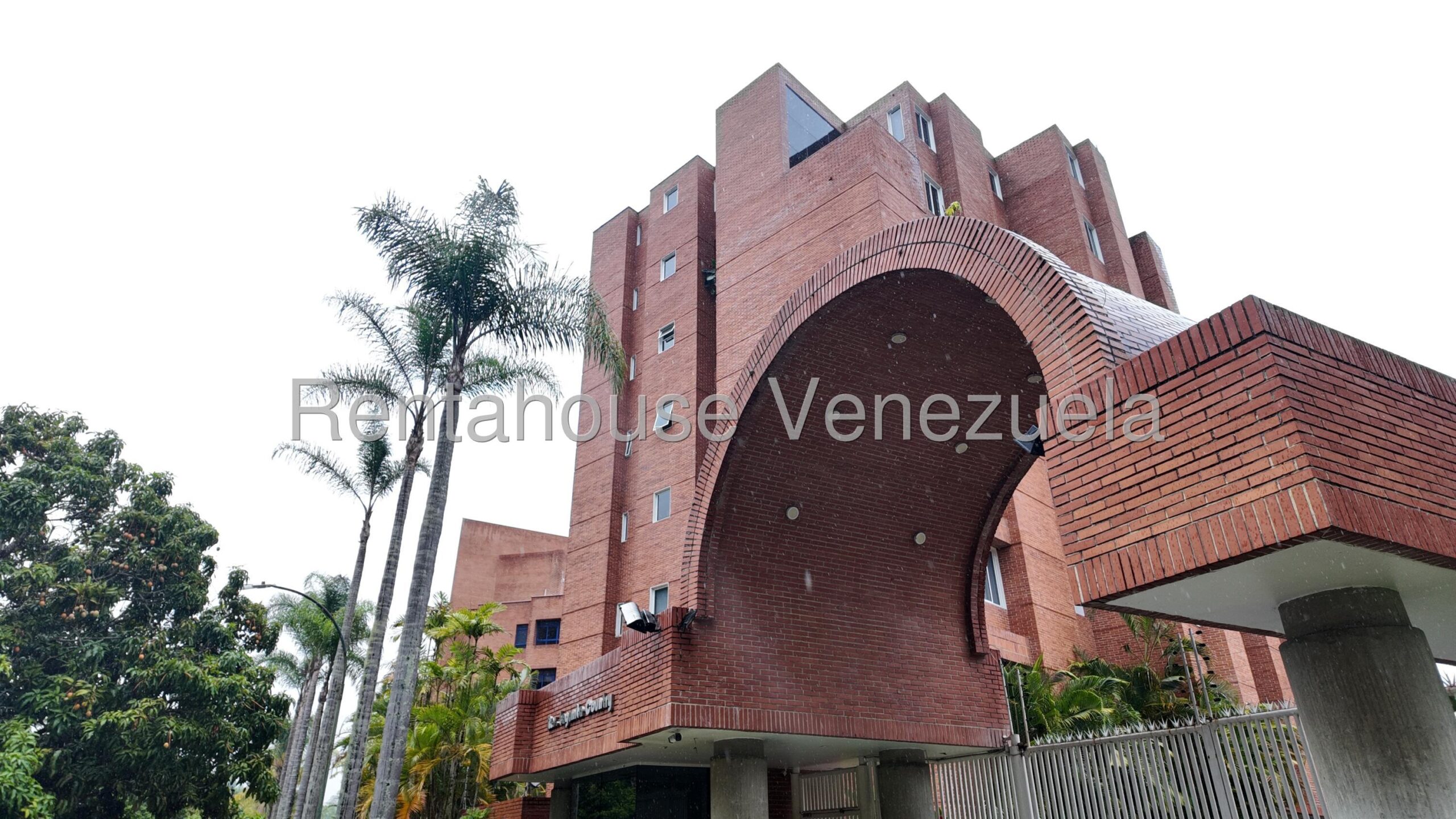 Apartamento duplex con azotea privada en La Lagunita Country Club
