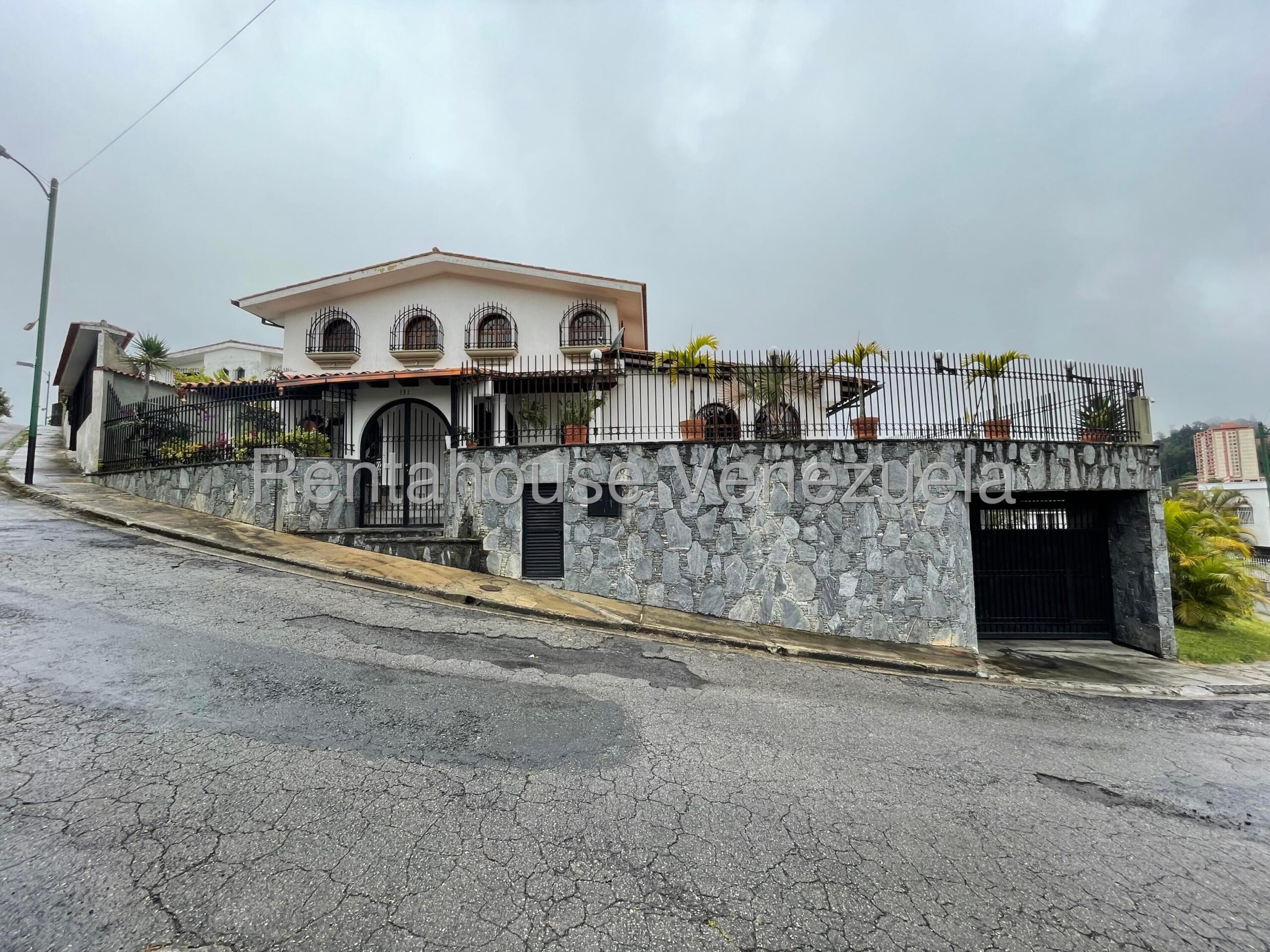 Casa de 5 habitaciones con parrillera en Los Castores