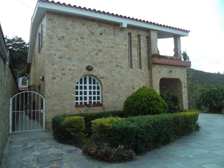 Casa duplex con vista 360° y jardines en La Rosaleda