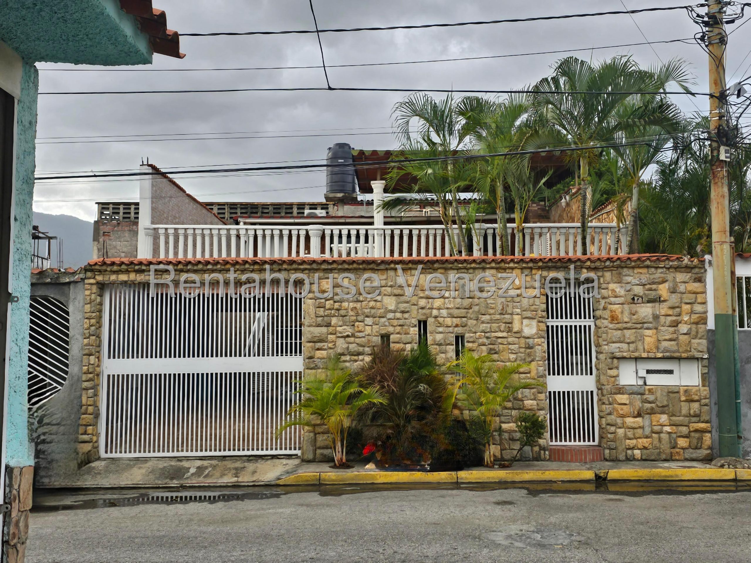 Casa amplia con terraza y parrillera en El Castillejo