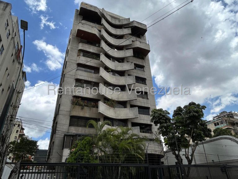 Apartamento tres niveles con vista Ávila en Los Palos Grandes