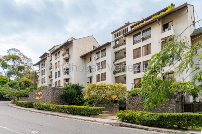 Apartamento planta baja con jardines privados en Colinas de Valle Arri