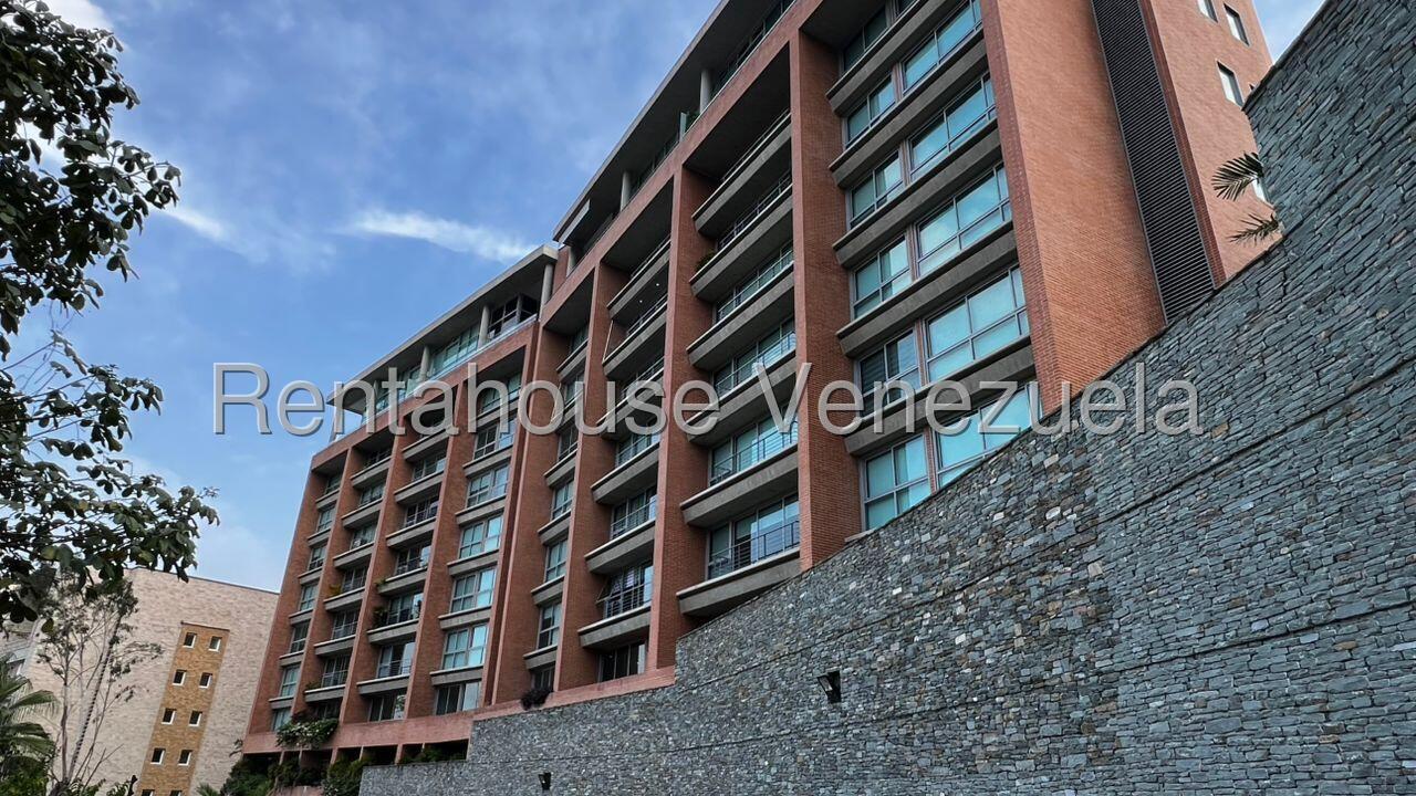 Apartamento remodelado planta baja con vista al Ávila en Las Mercedes