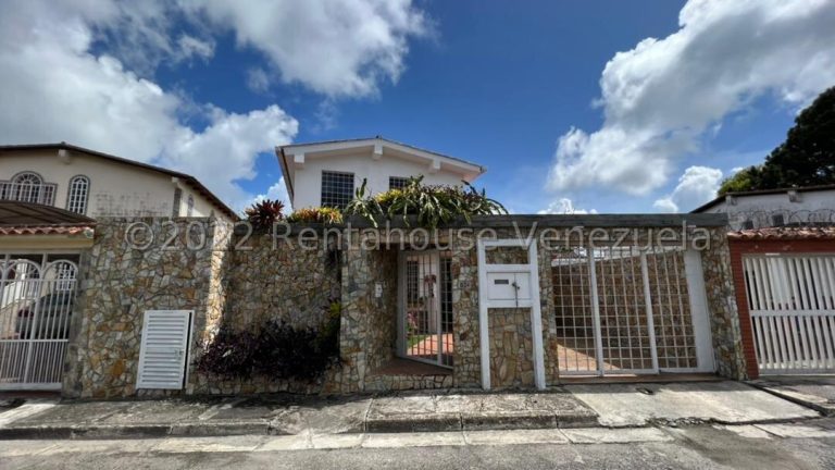 Casa duplex con terraza y parrillera en Parque el Retiro