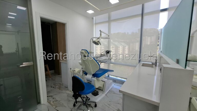 Comercial odontológico equipado en La Trinidad