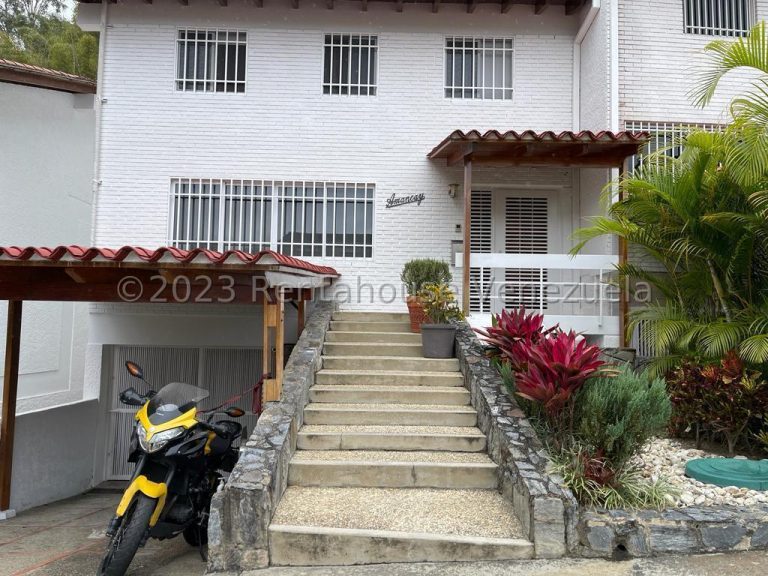 Townhouse remodelado con sótano en Alto Prado