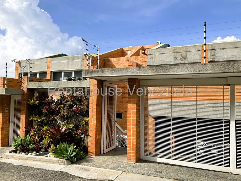 Townhouse con vista a la ciudad en Los Naranjos del Cafetal