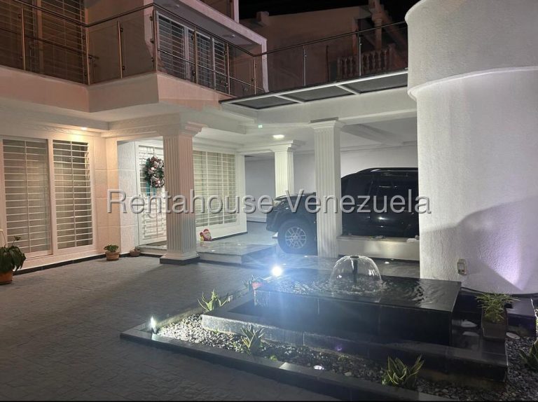 Casa de lujo con piscina en Parque el Retiro