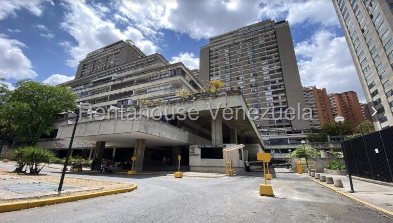 Apartamento con terraza vista al Ávila en Prados del Este