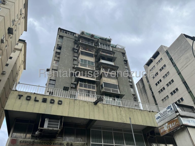 Apartamento espacioso para remodelar en El Marques