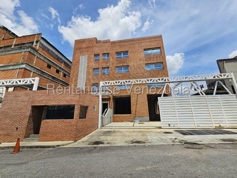 Comercial a estrenar con área industrial Los Ruices