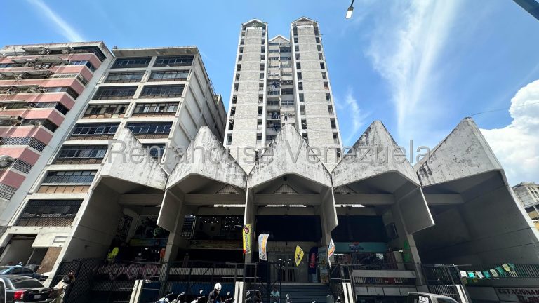 Apartamento en Venta 2 hab céntrico en avenida Lecuna, Santa Rosalia