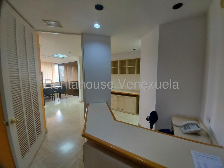Comercial funcional con 6 puestos en Chuao