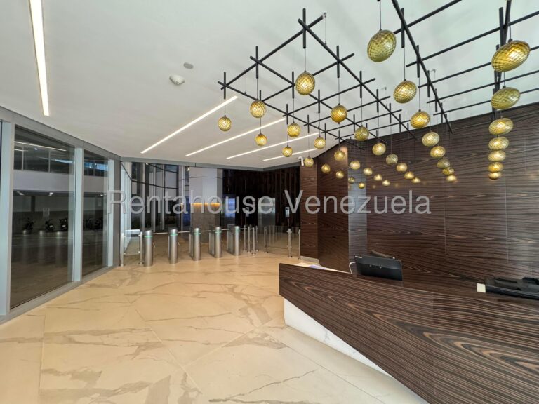 Comercial en obra gris con vista al Ávila, Las Mercedes