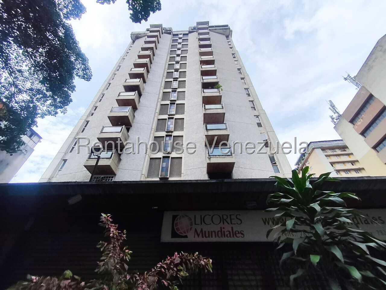 Apartamento amplio con balcón y vista en Los Caobo