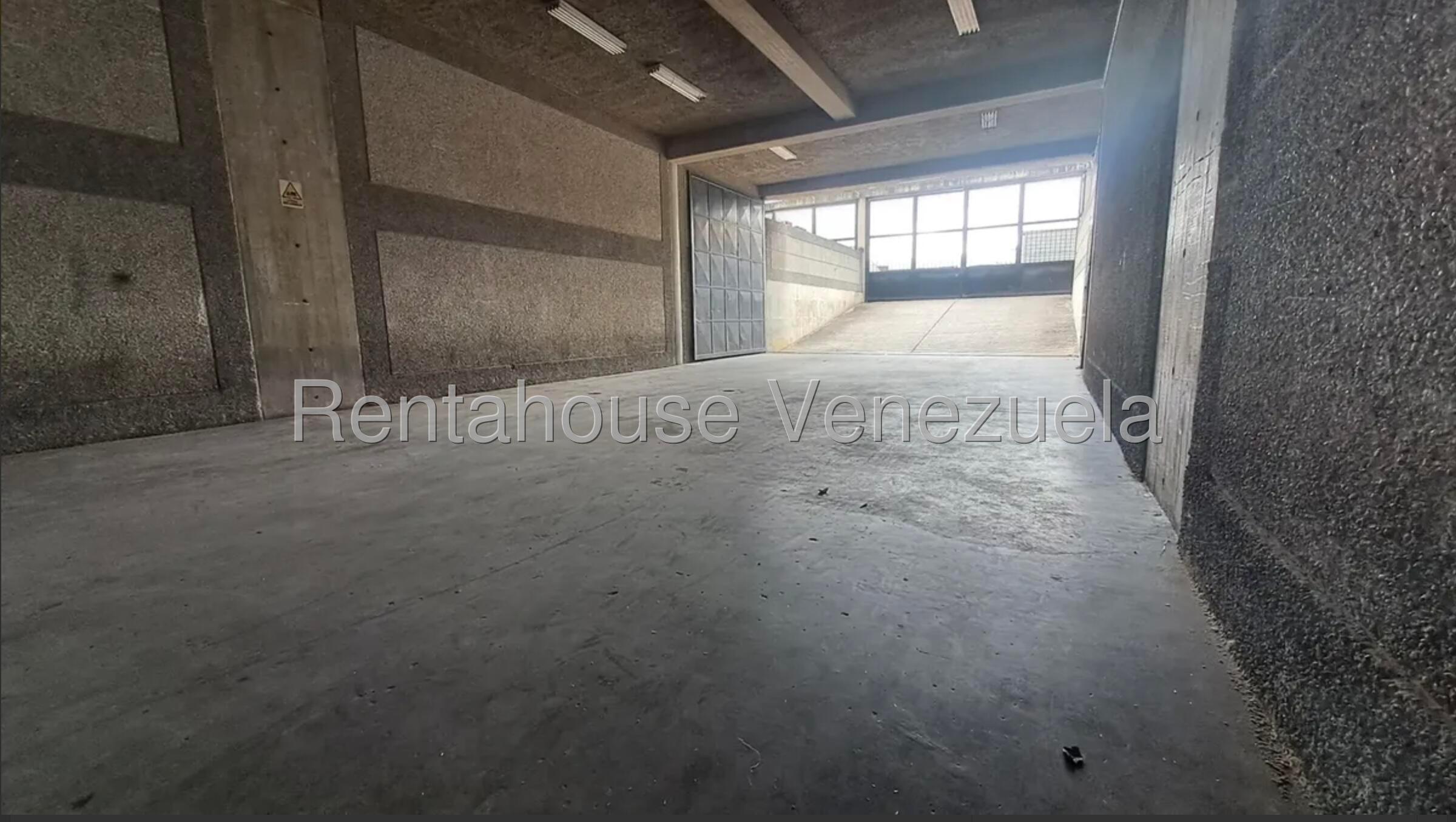 Comercial de 1540 m² con oficinas en La Yaguara