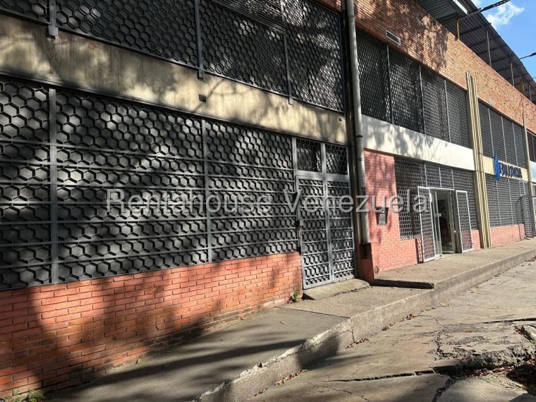 Comercial a pie de calle con mezzanina en Catia