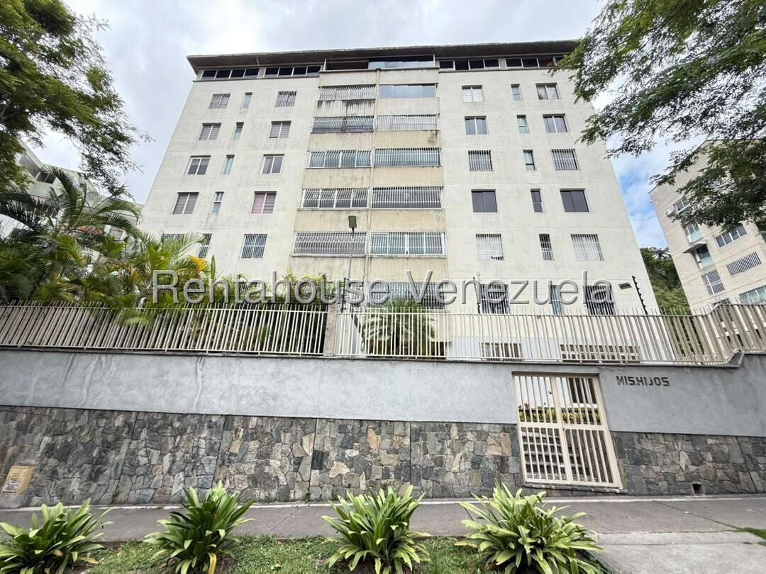 Apartamento amoblado 3 dorm piso medio en Caurimare