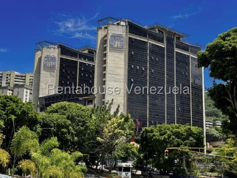 Comercial remodelado a estrenar en Macaracuay