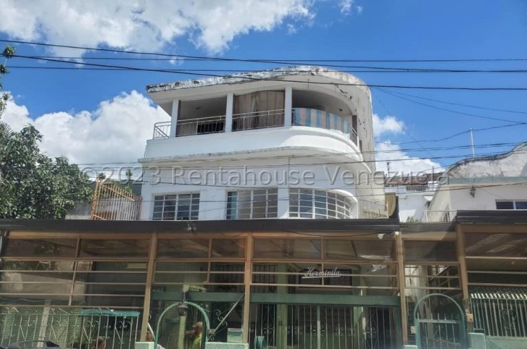 Casa multifamiliar para remodelar en Los Chorros