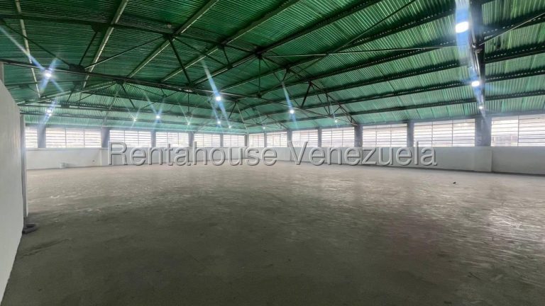 Comercial industrial con almacenamiento y oficinas en Los Ruices Sur
