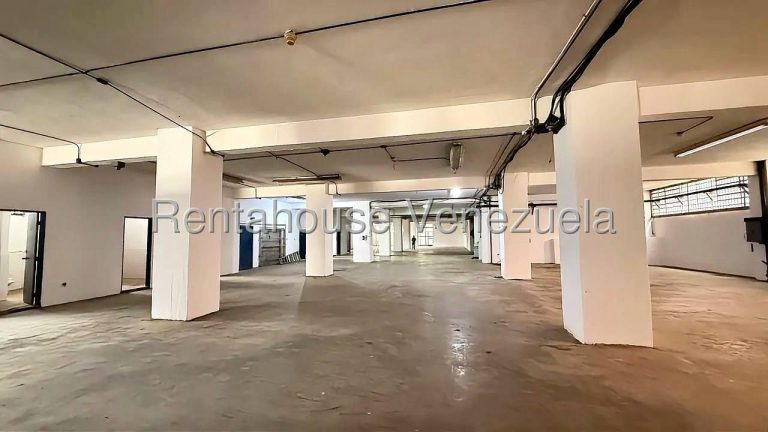 Comercial multifuncional con almacenaje y oficinas en Los Ruices