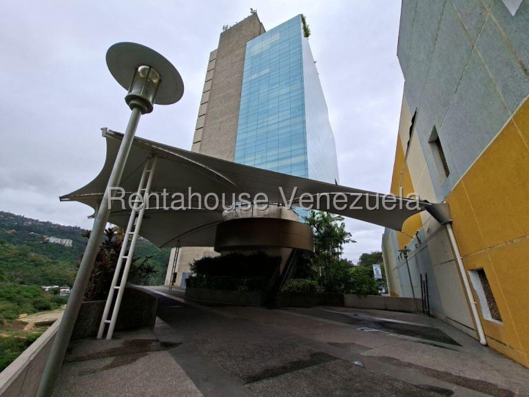 Comercial moderno con seguridad integral en Macaracuay