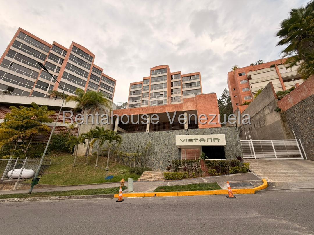 Apartamento en planta baja con vista y terraza en Solar del Hatillo