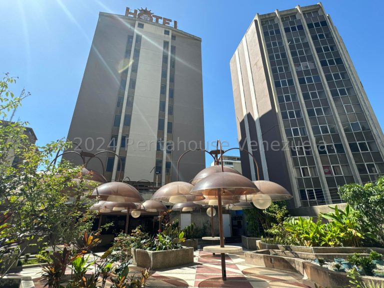Edificio/ hotel 7412 m² en El Marques L.P