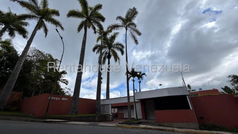 Apartamento remodelado con vista panorámica en Alto Hatillo