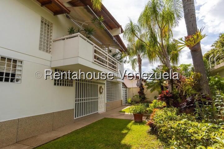 Casa iluminada con jardín en calle cerrada, Caurimare