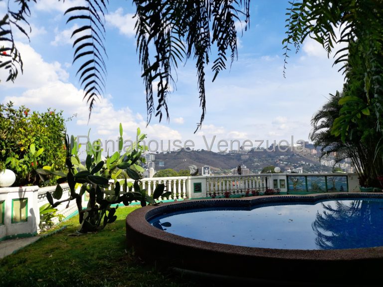 Apartamento amplio con piscina y vista al Ávila en Chulavista