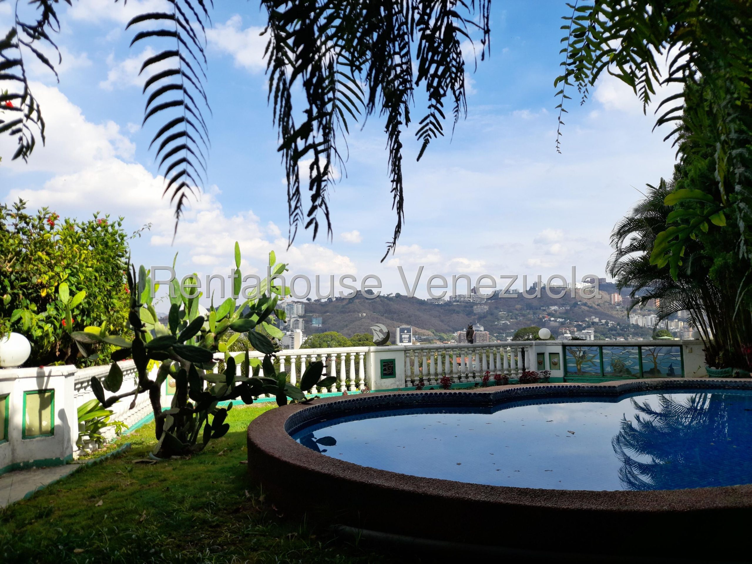 Apartamento amplio con piscina y vista al Ávila en Chulavista