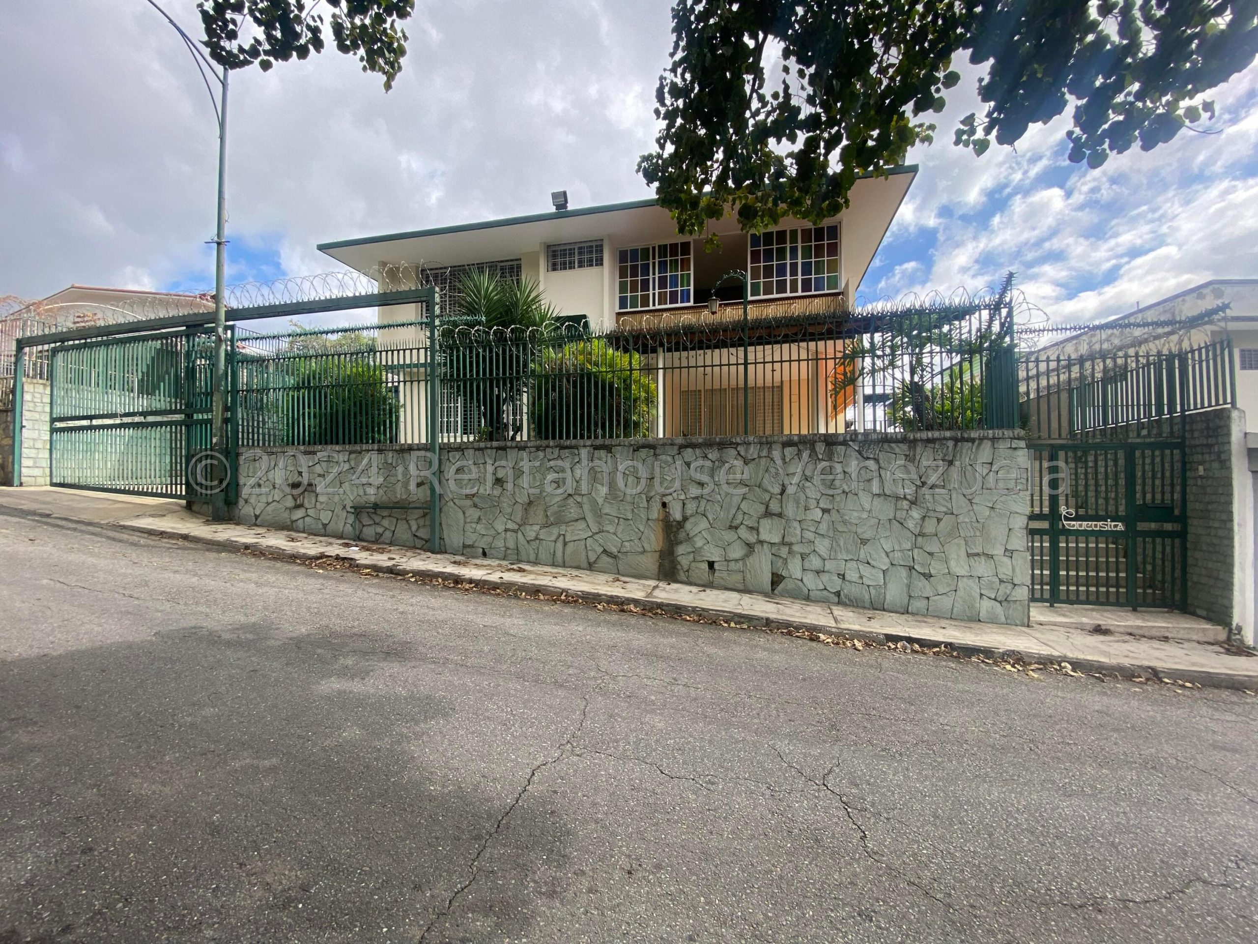 Casa de 6 habitaciones y 557 m² en El Marques, Caracas