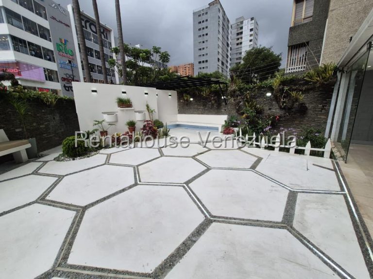 Apartamento planta baja moderno con terraza en La Boyera