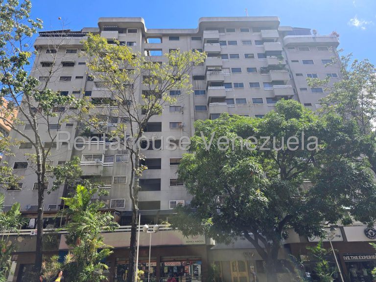 Apartamento penthouse con vista al Ávila en El Rosal