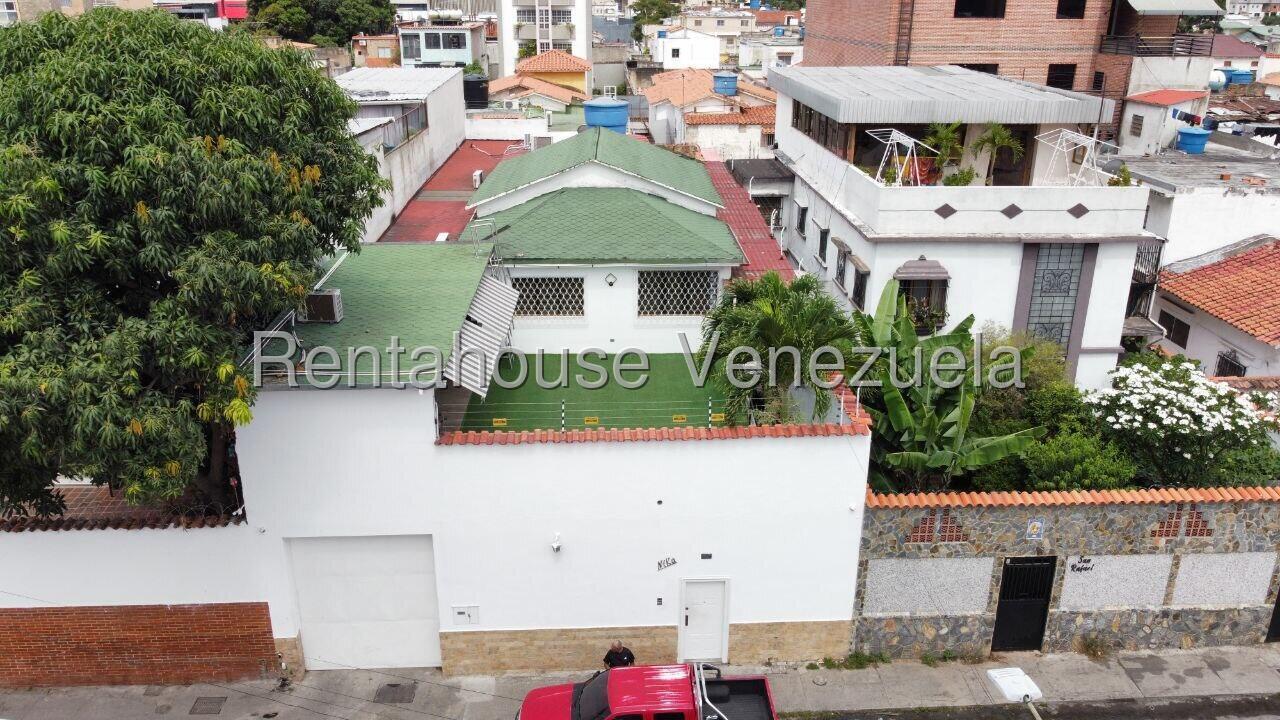 Venta Casa remodelada con terraza amplia en El Paraiso