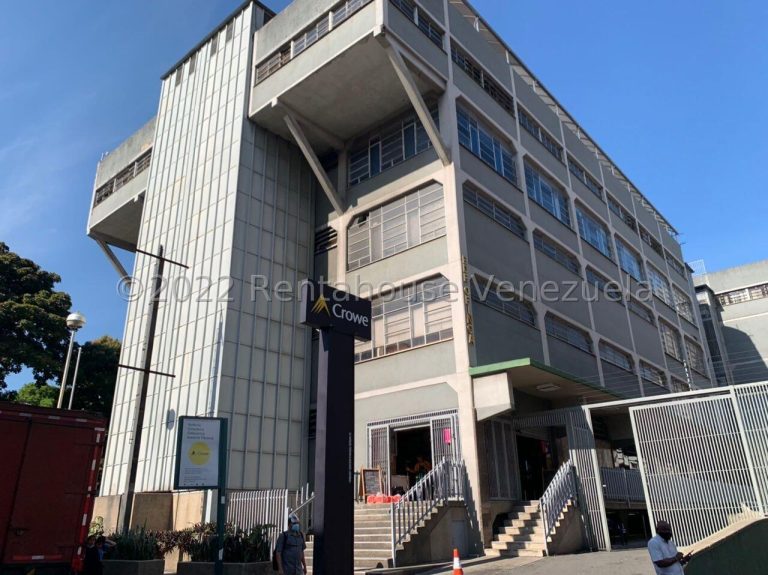 Comercial de 1786 m² versátil con depósito en Los Ruices