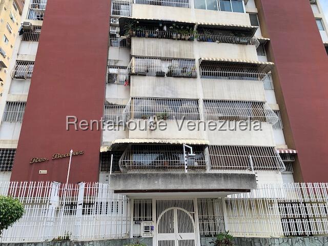 Apartamento amoblado con balcón en Montalbán II