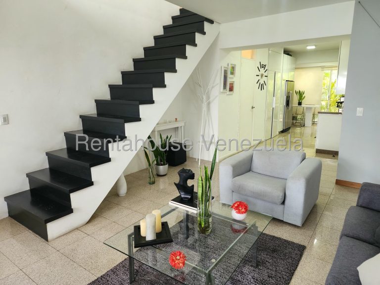 Apartamento duplex amoblado con ascensor privado en El Hatillo
