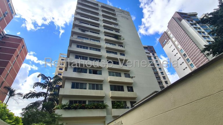 Apartamento con amplia sala en Campo Alegre